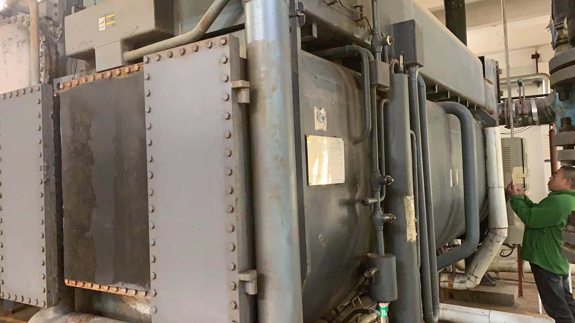 螺杆式冷水機組